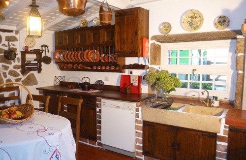 Estoraos Cottage | Small farm by the river