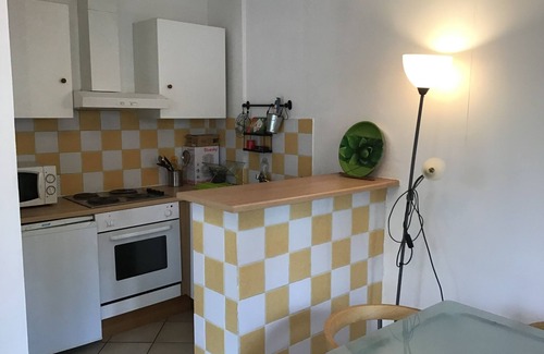 Cadereau House | Small flowered house with private garden near town center