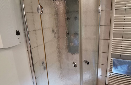 Stadtbezirk Nord Apartment | Small room with bathroom