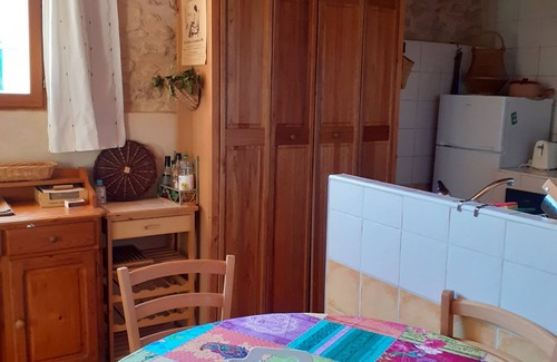 Gaujac House | Small stone house located in a picturesque Provencal village