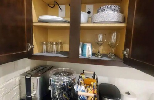 Chillicothe Apartment | Small town apartment just steps to shops, restaurants and the river!