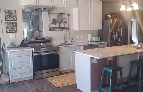 Rye House | Small Town Foothills Property with Yard