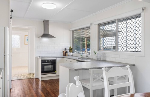 Gympie House | Small Warm cozy Cottage House