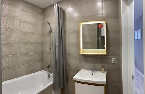 Dniprovs'kyi District Apartment | Smart Studio Levoberezhnaya
