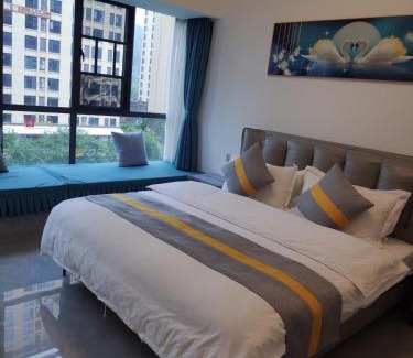 Yongding House | SmileNest Downtown Luxury Suite for 2-10 Guests, Zhangjiajie Attraction Ticket Service, Ideal for Couples, Families & Groups