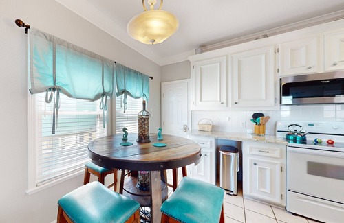 Isla Del Sol House | Smiles in Isla Del Sol | House in Galveston