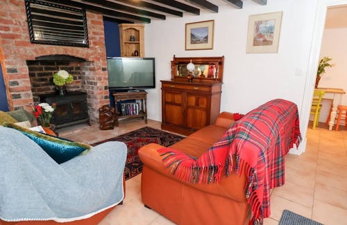 Wrexham Cottage | SMITHY COTTAGE, pet friendly, character holiday cottage in Wrexham