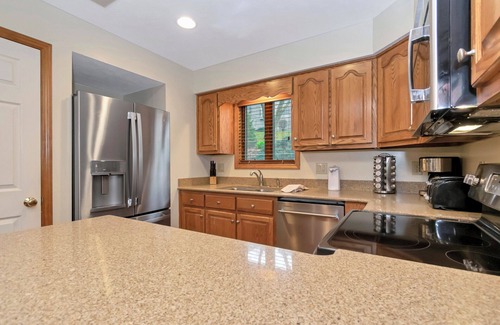 Blowing Rock Condo | Smokies 1 | Fireplace, Restaurant, Pool, Spa