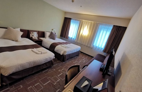 Minamisenba Hotel | Smoking Deluxe Twin Breakfast included vs | /Osaka Ōsaka