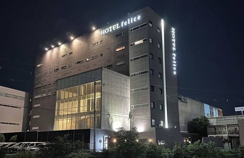 Toyonaka Hotel | SmokingRoom type selected at random King bed Free breakfast and free parking/Toyonaka Ōsaka