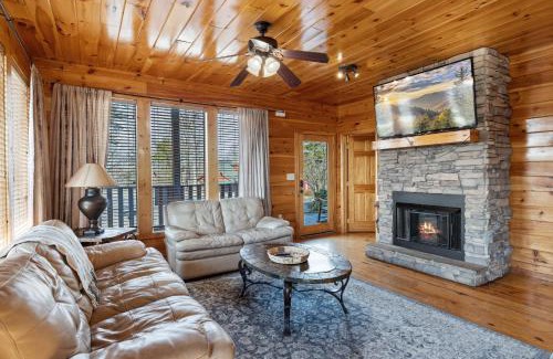 Sevierville House | Smoky Mountain Lodge cabin