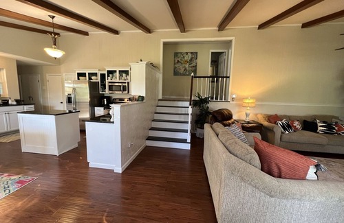 Maryville House | Smoky Mountian Views and Centrally Located 3bed 1bath
