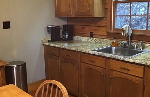 Bryson City Cabin | Smoky Mt. Views - Hot Tub - Easy Access Cabin - Private - Dog Friendly - Fenced