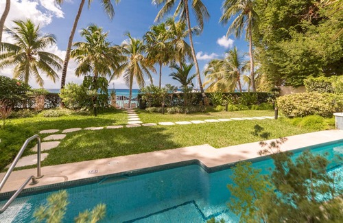 Old Trees Bay Villa | Smugglers Cove 6 (3 bed): Beachfront condo
