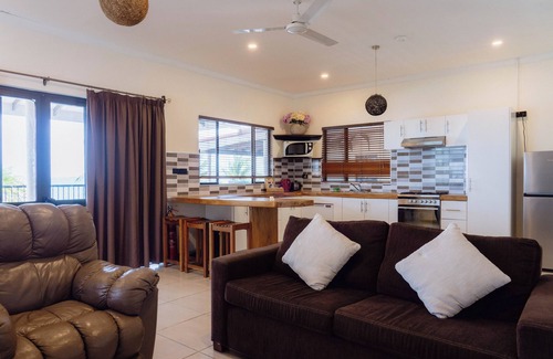Wailoloa Resort | Smugglers Cove Beach Resort and Hotel