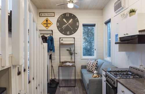 East Kootenay Hotel | Snow Valley Lodging
