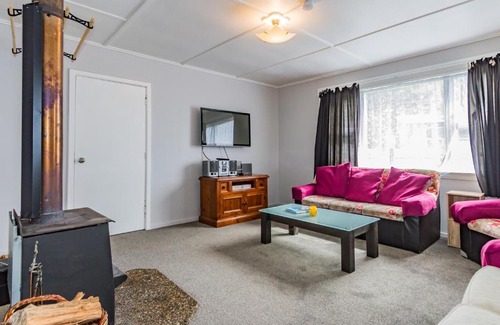 Raetihi House | Snowbound Cottage - Raetihi Holiday Home