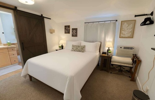 Leavenworth Hotel | Snowcreek Suite BnB - Ponderosa - Hot Tub