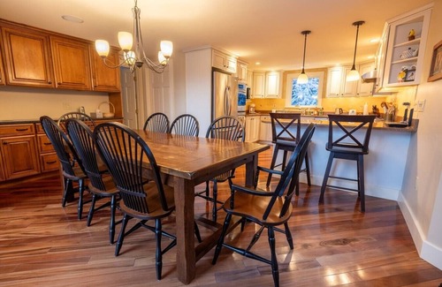 Montgomery Center House | SnowDream Chalet - 4 miles from Jay Peak!
