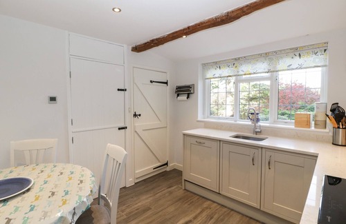 Sherborne Cottage | SNOWDROP COTTAGE, family friendly, with open fire in Milborne Port
