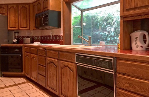 Glacier Ski Chalet | Snowline Cabin #13 - An Architectural Gem! Pet Friendly and Free Wi-fi!
