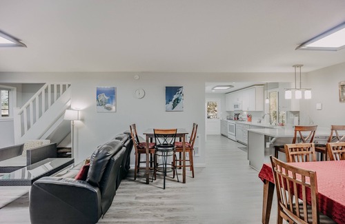 Glacier House | Snowline Cabin #49 - A Newly Remodeled Cabin Perfect for Your Family Retreat