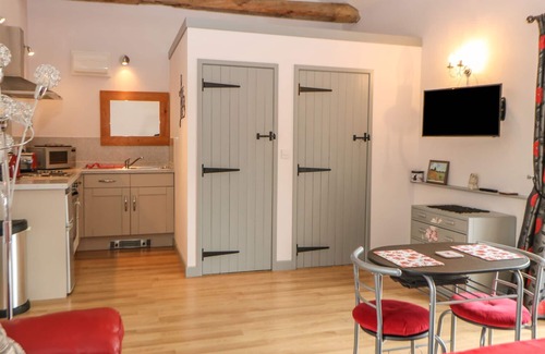 East Dereham Cottage | SNOWY OWL BARN, romantic, character holiday cottage in Shipdham