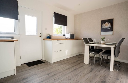 Tillicoultry House | Snug Modern Home in Tillicoultry
