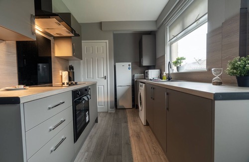 Grangemouth House | Snug Modern Home in Grangemouth