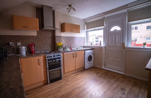 Motherwell House | Snug Modern Home in Motherwell