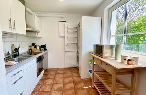 Wessling Condo | Snug Stays: Design apartment for 4 people on Lake Weßlinger See with garden I Ammersee
