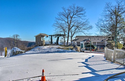 Wintergreen Apartment | Snug Wintergreen Resort Studio Ski In and Out!