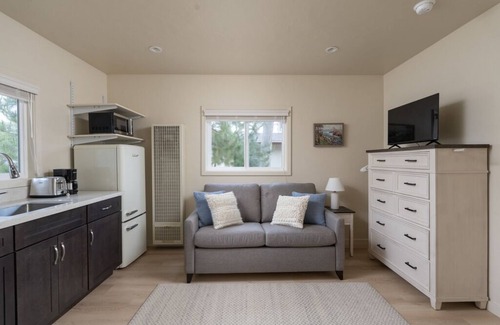 Pacific Grove Apartment | Snuggle Up - Pacific Grove Studio - Cozy Cottage