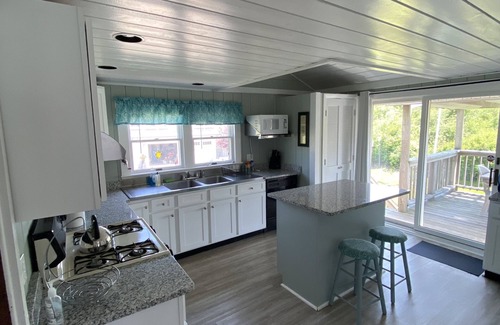 Silver Beach House | So close to New Silver Beach! 4 bedroom house with large back deck and yard