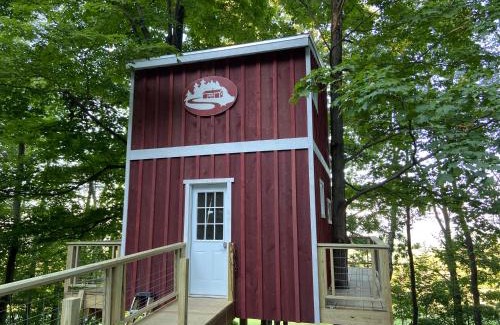 Tunkhannock Ski Chalet | So Secluded and Magical with Easy Access and Pet Friendly