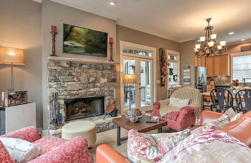 Big Canoe House | Soak in the Hot Tub, Sip Wine Fireside & Play Golf - Deer Valley