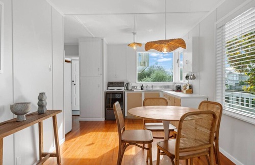 Two Mile Bay House | Soak up the sun with Wi-Fi