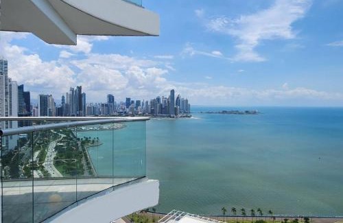Santa Ana House | Sofa Bed Stay Rooftop Pool Gym, Avenida Balboa Next to Hilton