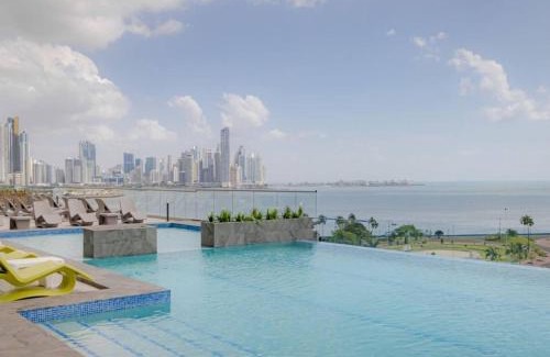 Santa Ana House | Sofa Bed Stay Rooftop Pool Gym, Avenida Balboa Next to Hilton