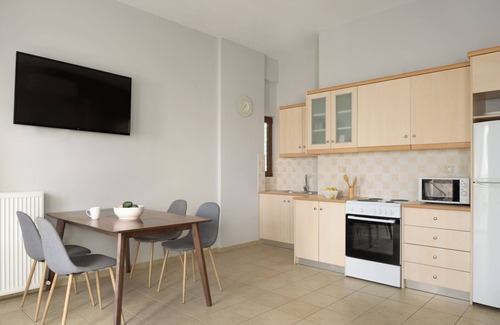 Koutouloufari Apartment | Sofia's Modern Apartment 1, 15 minutes walk from Chersonisos center