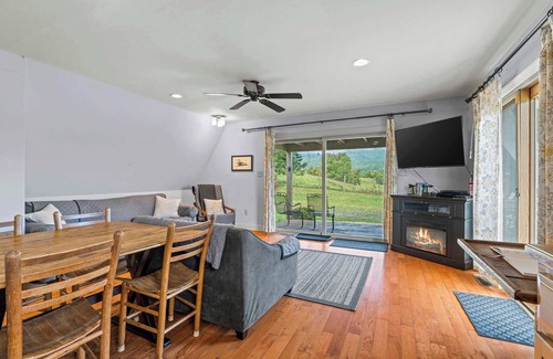 Etlan House | Sojourners Rest: Old Rag Views, Hot Tub, Fire Pit