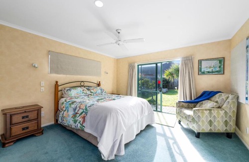 Papamoa Beach House | Sol Escape - Papamoa Beach Holiday Home