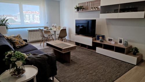 El Ensanche Zona Nuova Apartment | Soleado a un Paseo de la Catedral