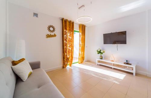 Arona Apartment | Soleado en Alondras Park