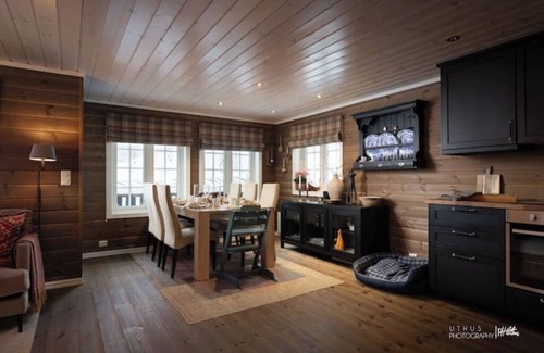 Nes Cabin | Solsikten, cozy child-friendly cabin, 8 people