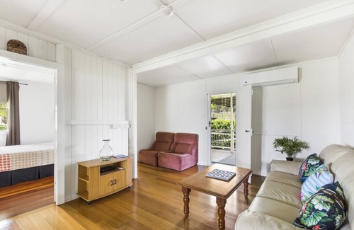 Hazeldean House | Somerset Dam Family Getaway - Holiday House in Hazeldean
