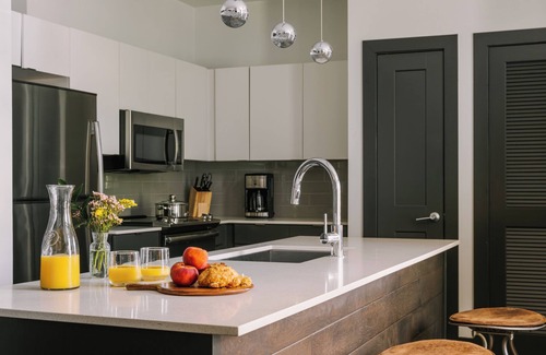 Hillsboro Village Apartment | Sonder at Village 21 | One-Bedroom Apartment w/Balcony