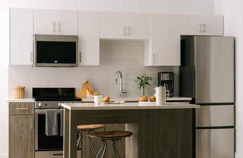 Midtown Village Apartment | Sonder The Witherspoon | Superior King Studio Apartment