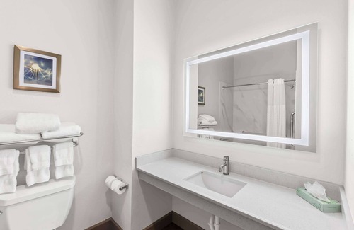 La Porte Hotel | Sonesta Essential La Porte