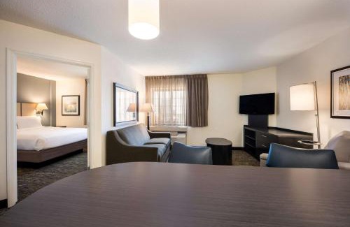 North Arlington Hotel | Sonesta Simply Suites Arlington